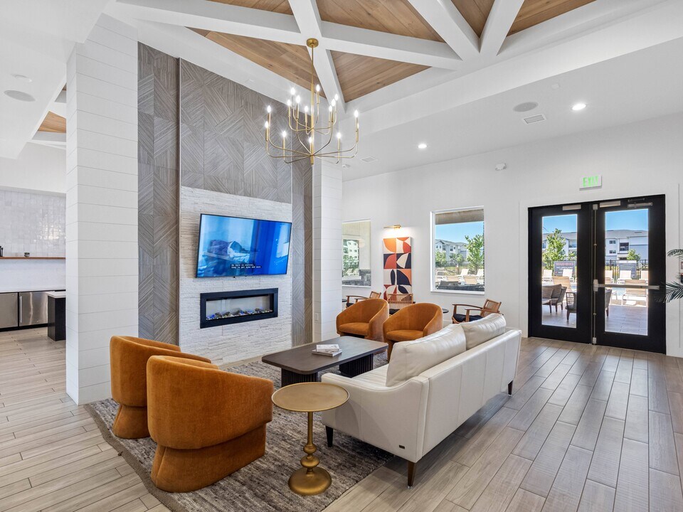 V2 Apartments in Ft. Myers, FL - Building Photo
