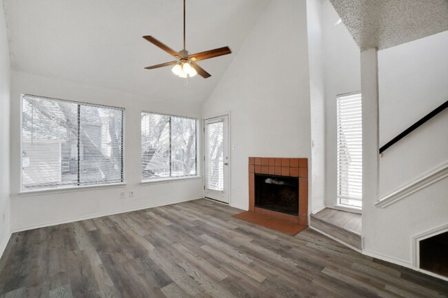 9821 Walnut St-Unit -K204 in Dallas, TX - Building Photo - Building Photo
