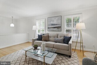 129 Fort Williams Pkwy in Alexandria, VA - Building Photo - Building Photo
