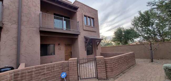 property at 4128 N Thurston Ln
