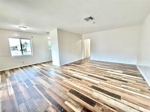 1821 N 17th Ct in Hollywood, FL - Building Photo - Building Photo