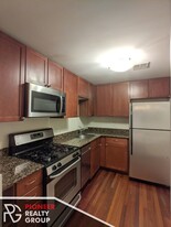 630 W Wrightwood Ave, Unit 5 Apartments