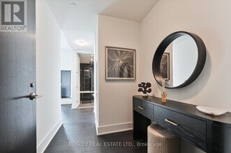 11 Yorkville Ave in Toronto, ON - Building Photo - Building Photo