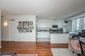 512 N McClurg Ct in Chicago, IL - Building Photo - Building Photo