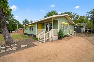 515 W 8th St in Georgetown, TX - Building Photo
