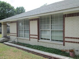 121 N Hamilton St in Farmersville, TX - Building Photo