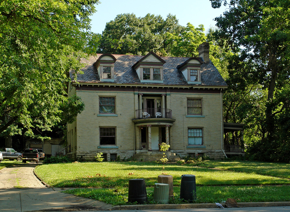 274 Broadway St in Youngstown, OH - Building Photo