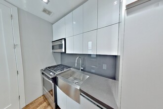 334 E 100th St in New York, NY - Building Photo - Building Photo
