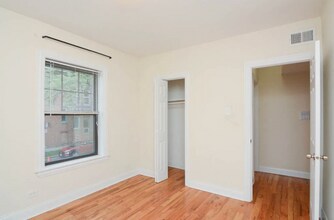 1102 W Wellington Ave, Unit 3 in Chicago, IL - Building Photo - Building Photo