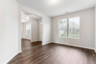 5530 Mirror Lake Dr in Cumming, GA - Foto de edificio - Building Photo