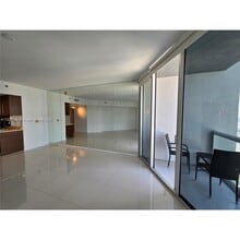 475 Brickell Ave in Miami, FL - Foto de edificio - Building Photo