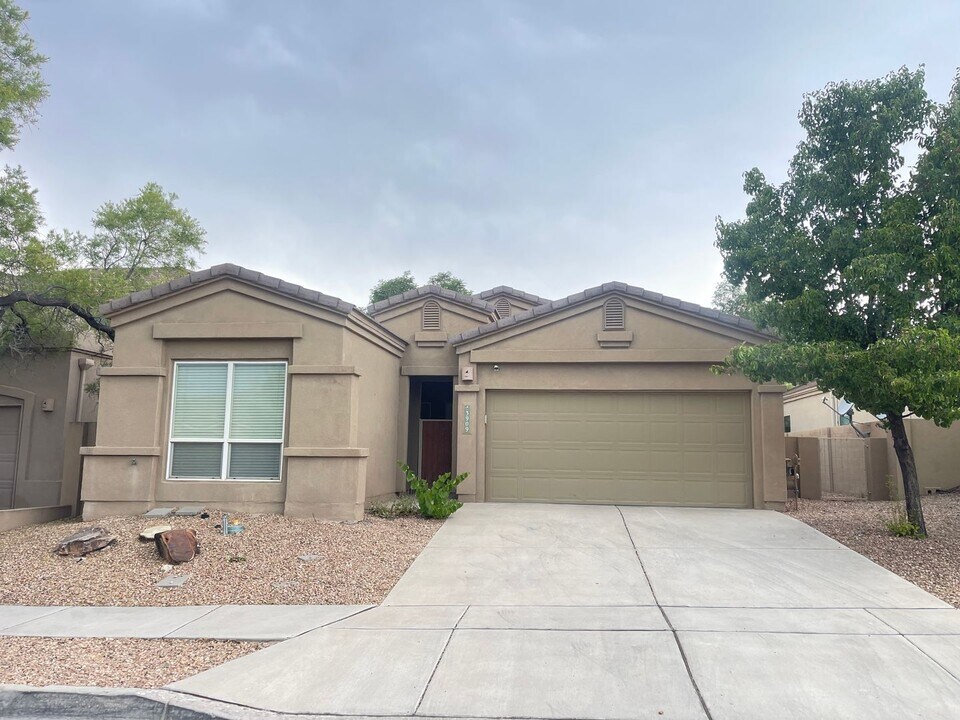 3909 Desert Sage Ct NW in Albuquerque, NM - Building Photo
