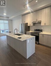 2 Chestnut Ct in Aurora, ON - Building Photo - Building Photo