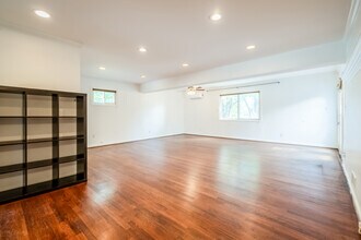 5003 Stewart Ct in College Park, MD - Foto de edificio - Building Photo