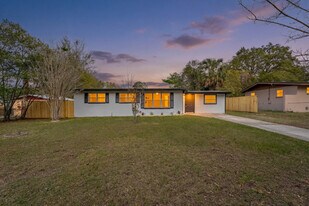 2111 Bourget Dr in Orange Park, FL - Building Photo