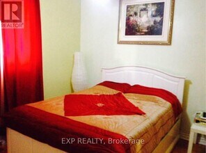 60 Seacliff Blvd in Toronto, ON - Building Photo - Building Photo