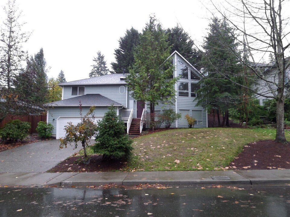 612 47th St SE in Auburn, WA - Building Photo