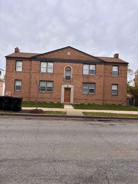 5133 W Addison St in Chicago, IL - Building Photo
