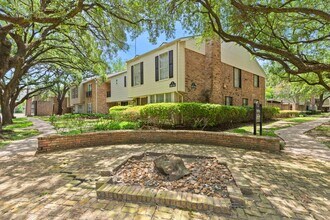 12907 Trail Hollow Dr in Houston, TX - Building Photo - Building Photo
