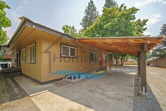 104 E 15th Ave in Post Falls, ID - Building Photo - Building Photo