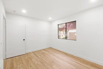 6358 Rancho Mission Rd in San Diego, CA - Foto de edificio - Building Photo