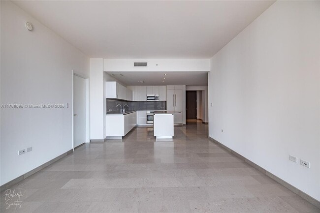 88 SW 7th St, Unit 1004 in Miami, FL - Building Photo - Building Photo
