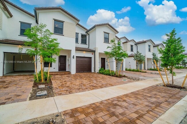 207 SW 159th Ter in Pembroke Pines, FL - Building Photo - Building Photo