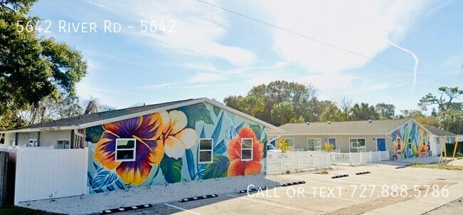 5642 River Rd in New Port Richey, FL - Building Photo - Building Photo