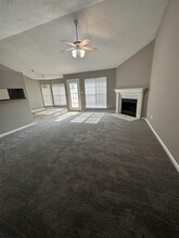 2715 Long Shadow Ln in Memphis, TN - Foto de edificio - Building Photo