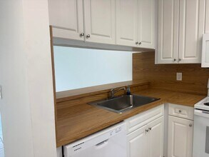 2750 Forest Hills Blvd in Coral Springs, FL - Building Photo - Building Photo