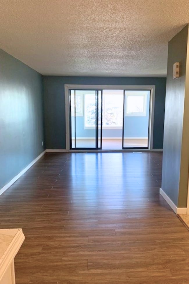 10420-10100 100 Ave. in Grande Prairie, AB - Building Photo - Building Photo