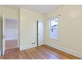 8 Greylock Rd, Unit 2 in Boston, MA - Building Photo - Building Photo