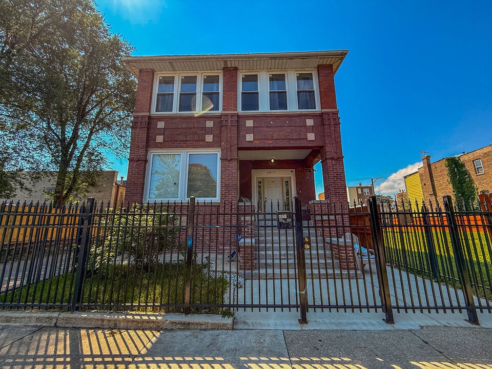 4817 W Jackson Blvd in Chicago, IL - Building Photo