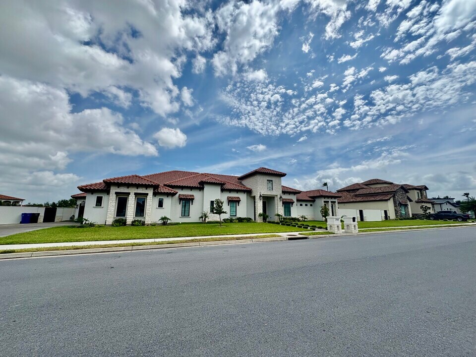 308 Columbia Ave in McAllen, TX - Building Photo
