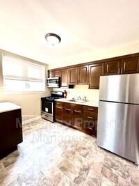 910 E Sharpnack St photo'