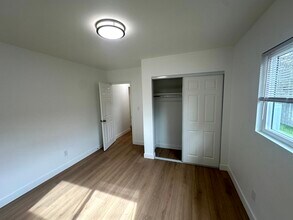 836 W Olive Ave, Unit B in Monrovia, CA - Building Photo - Building Photo