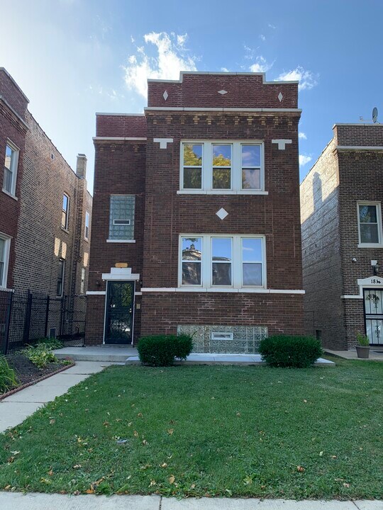 1810 N Long Ave in Chicago, IL - Building Photo