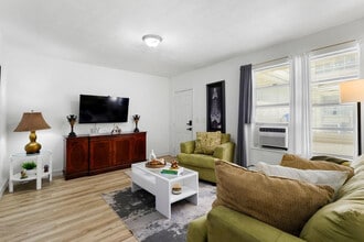 680 SW 7th Ave in Miami, FL - Building Photo - Building Photo