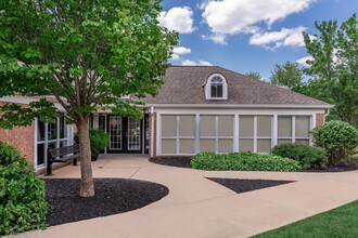 Williamsburg Townhomes in Northfield, OH - Foto de edificio - Building Photo