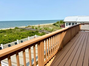 1976 E Ocean View Ave in Norfolk, VA - Building Photo - Building Photo