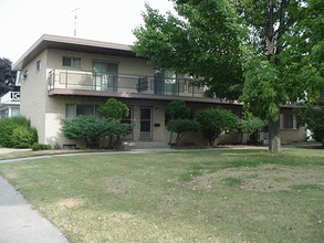 Maplewood Townhomes in Oshkosh, WI - Building Photo - Building Photo