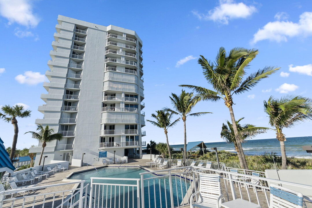 9600 S Ocean Dr in Jensen Beach, FL - Building Photo