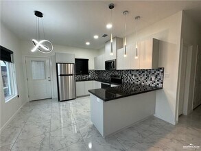 12 N Blair Ave in Edinburg, TX - Building Photo - Building Photo