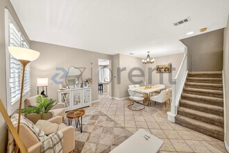 19341 Opal Ln in Santa Clarita, CA - Foto de edificio - Building Photo