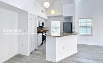 9114 Lake Chase Island Way in Tampa, FL - Building Photo - Building Photo