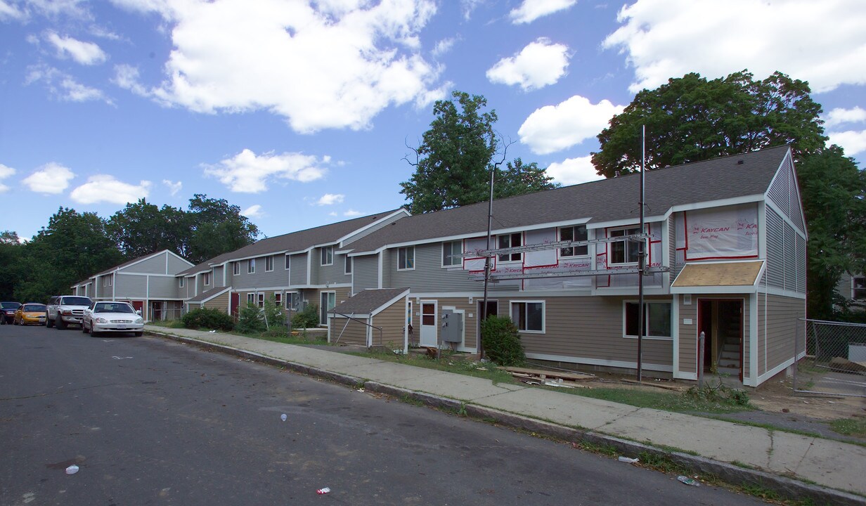 Liberty Hill Townhomes in Springfield, MA - Building Photo