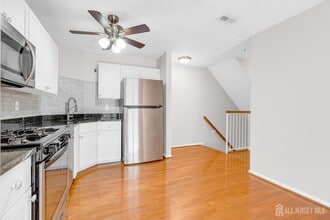 51 Inverness Dr in Edison, NJ - Building Photo - Building Photo
