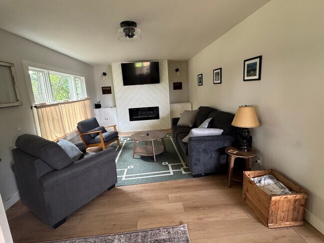 1527 W Marquis Rd in Janesville, IA - Building Photo - Building Photo