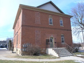 The Canfield Apartments in Owatonna, MN - Foto de edificio - Building Photo