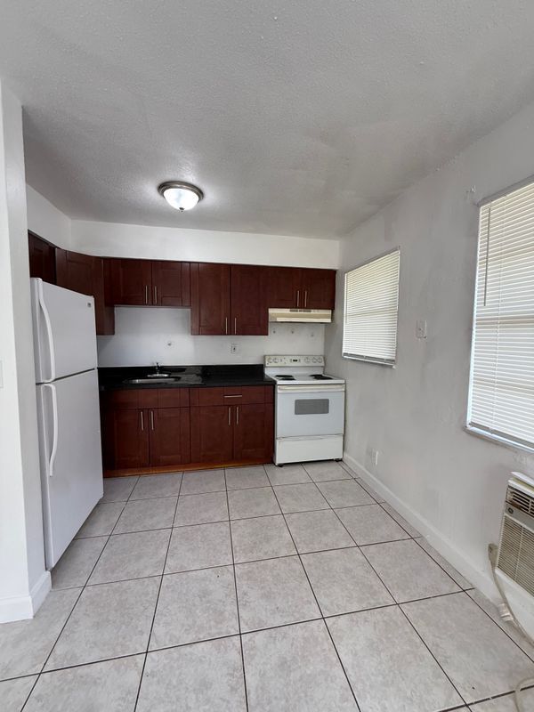 5211 NW 17th Ct in Lauderhill, FL - Building Photo - Building Photo